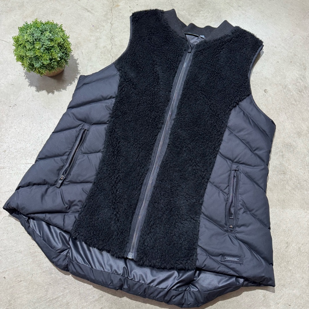Athleta Responsible Down Tundra Puffer Vest Size XL Black Sherpa‎ Winter Snow